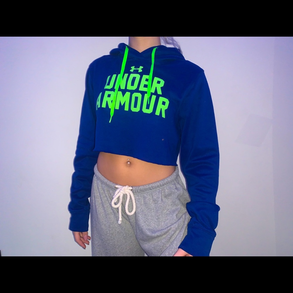 Cropped under armor hoodie!